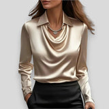 Silvia | bluza s luksuznim sjajem i plisiranim dekolteom